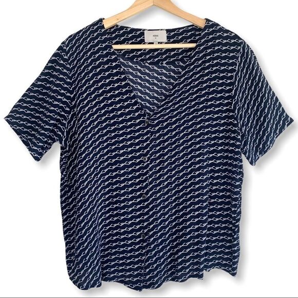 Minimum Chain Print V Neck Navy Button Down - Picture 1 of 6